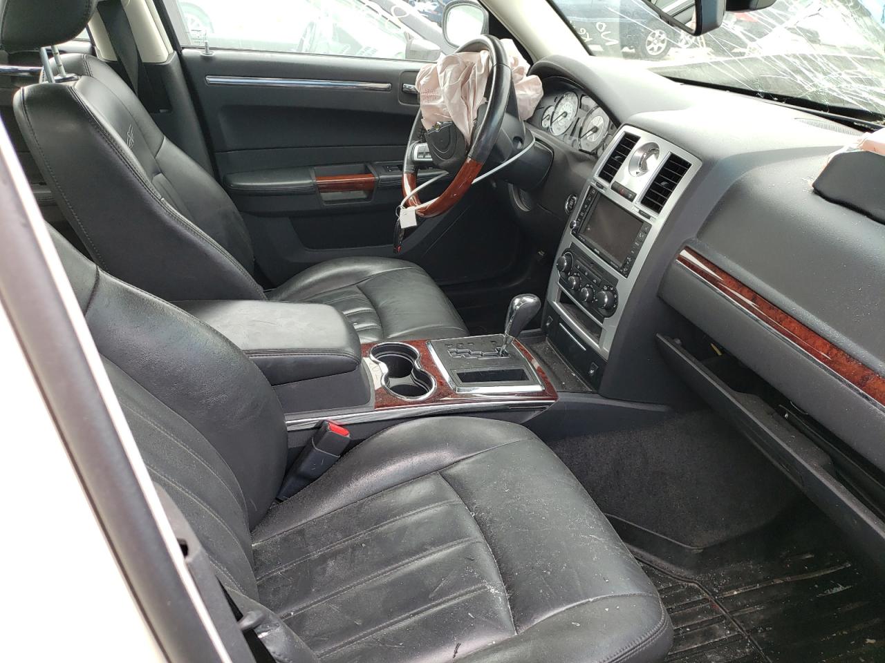 Photo 5 from auction – 2010 CHRYSLER 300C with VIN 2C3CK6CTXAH172618