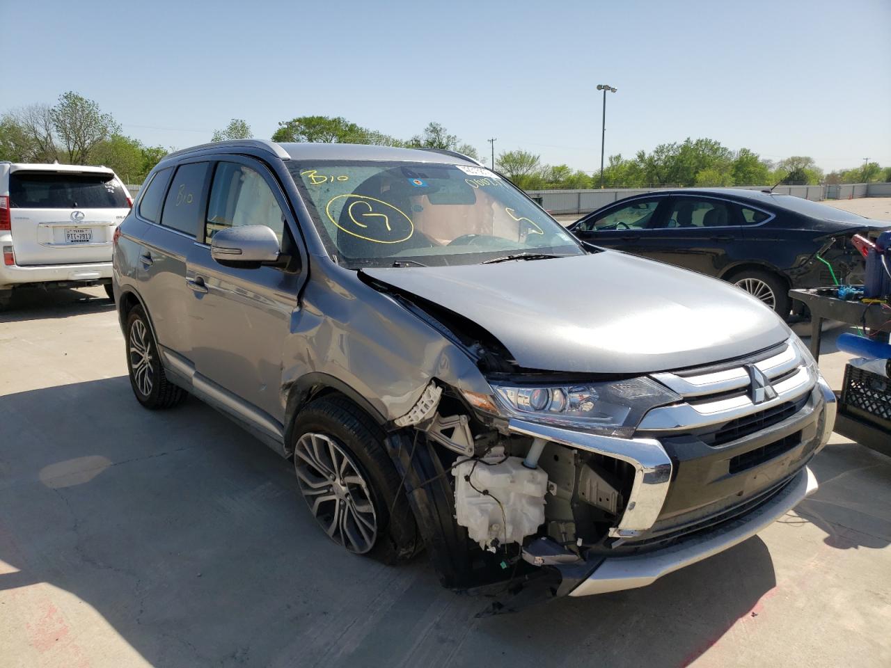 MITSUBISHI OUTLANDER 2018 with VIN JA4AD3A39JZ000217 - Photo from auction