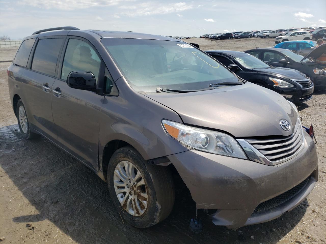 Photo 1 from auction – 2016 TOYOTA SIENNA XLE with VIN 5TDYK3DC2GS724573