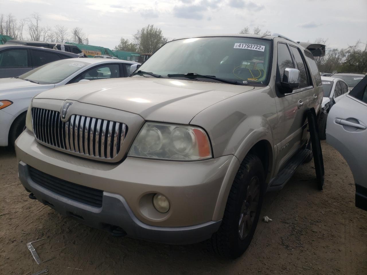 Photo 2 from auction – 2004 LINCOLN NAVIGATOR with VIN 5LMFU27R74LJ01693