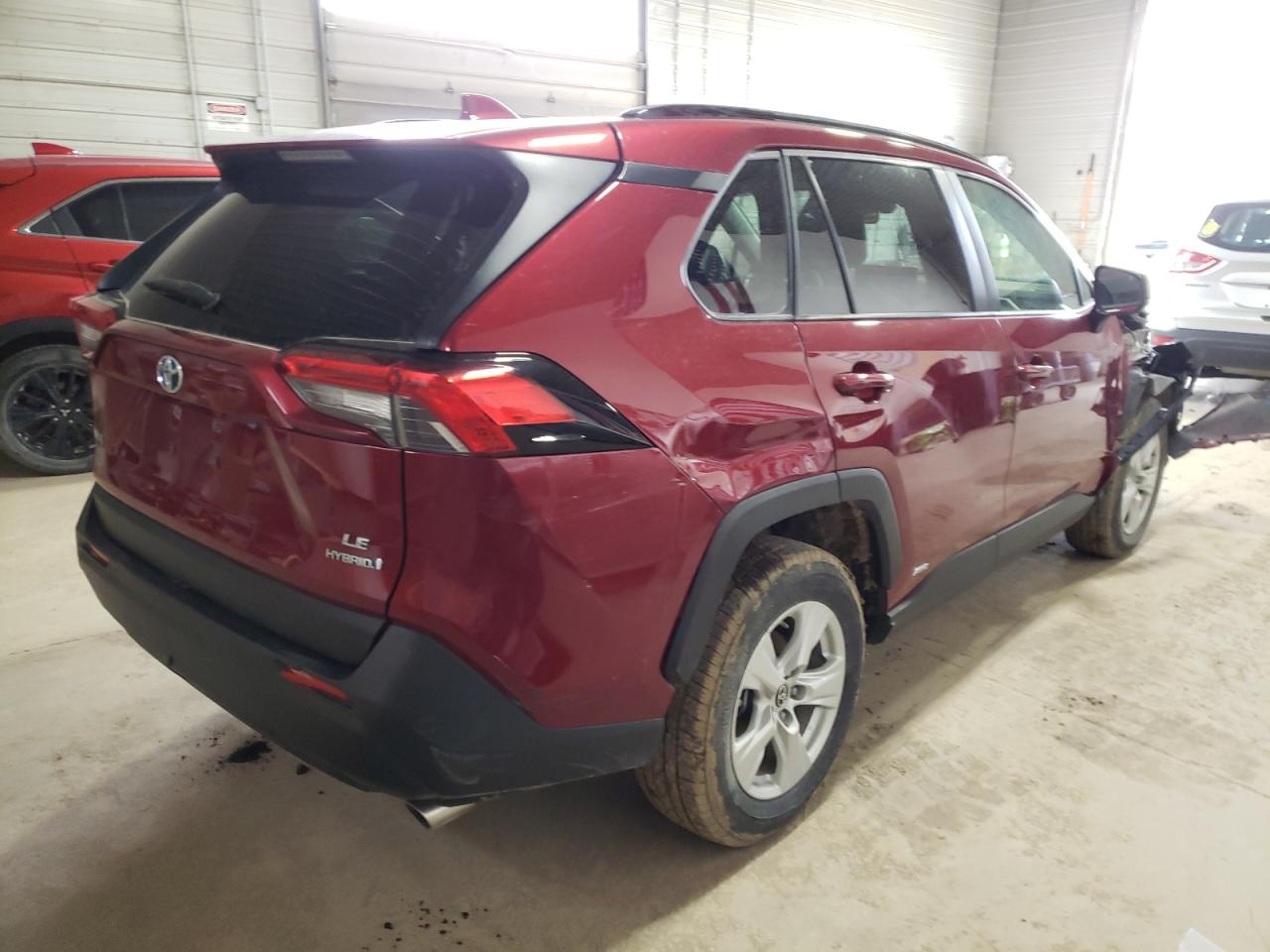 Photo 4 from auction – 2019 TOYOTA RAV4 LE with VIN JTMLWRFV5KD023143
