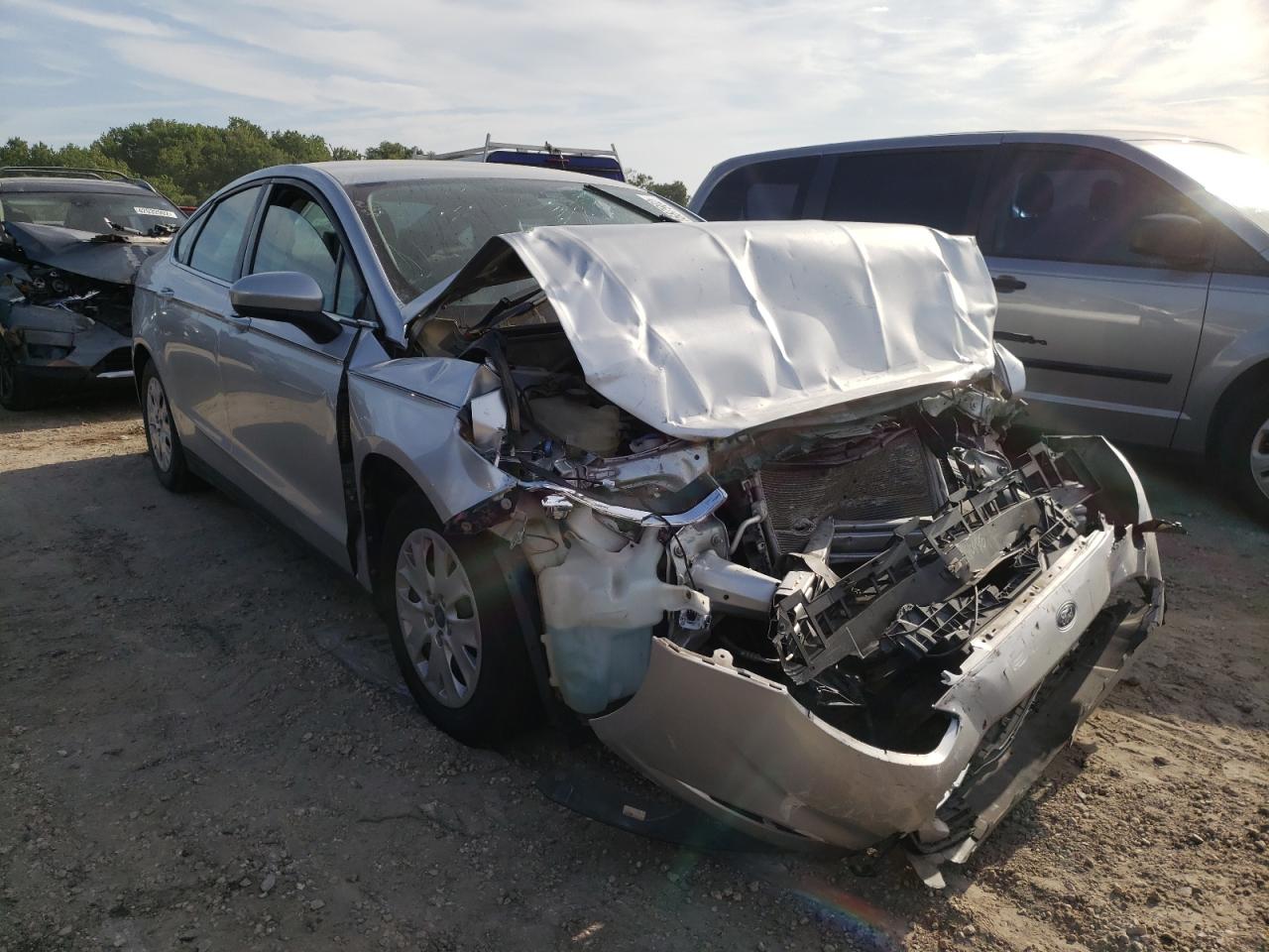 FORD FUSION S 2013 with VIN 3FA6P0G79DR142075 - Photo from auction
