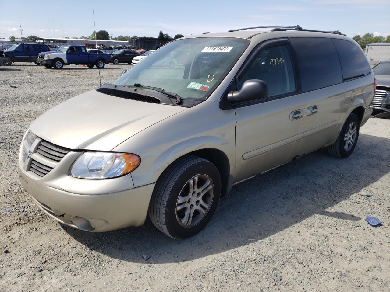 Photo 2 from auction – 2005 DODGE GRAND CARA with VIN 2D4GP44L55R599595