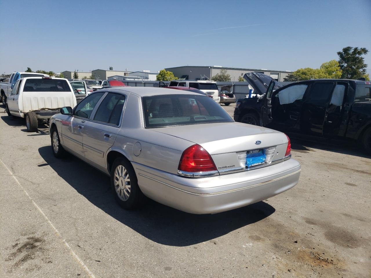 Photo 3 from auction – 2004 FORD CROWN VICT with VIN 2FAFP74W54X152916