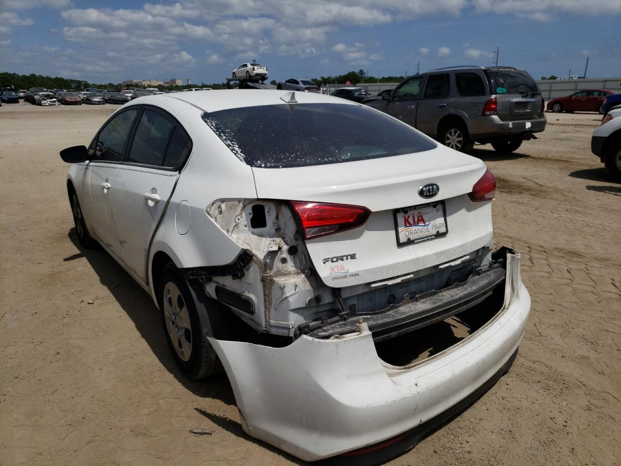 Photo 3 from auction – 2017 KIA FORTE LX with VIN 3KPFK4A79HE123287
