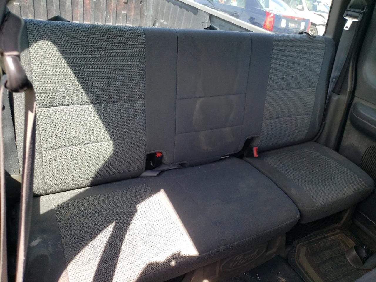 Photo 16 from auction – 2004 FORD F-150 HERI with VIN 2FTRX17W24CA30943