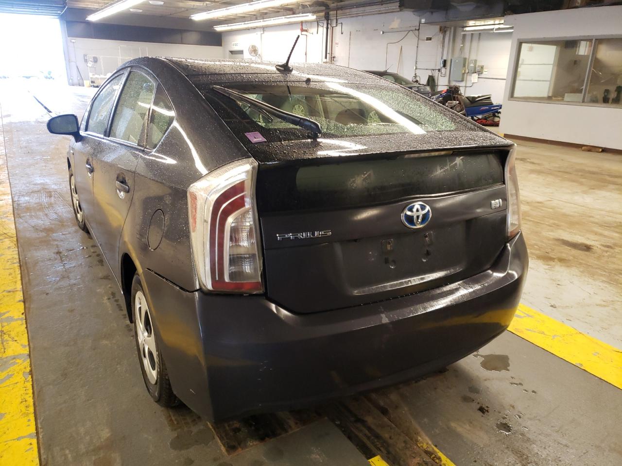 Photo 3 from auction – 2013 TOYOTA PRIUS with VIN JTDKN3DU7D5607384
