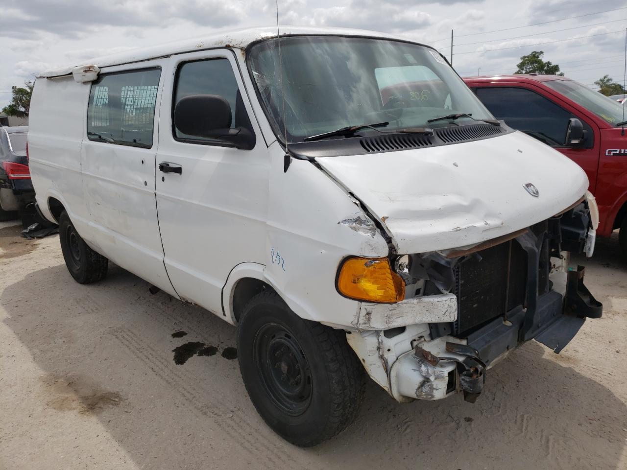 DODGE RAM VAN B3 2000 with VIN 2B7KB31Y0YK160995 - Photo from auction