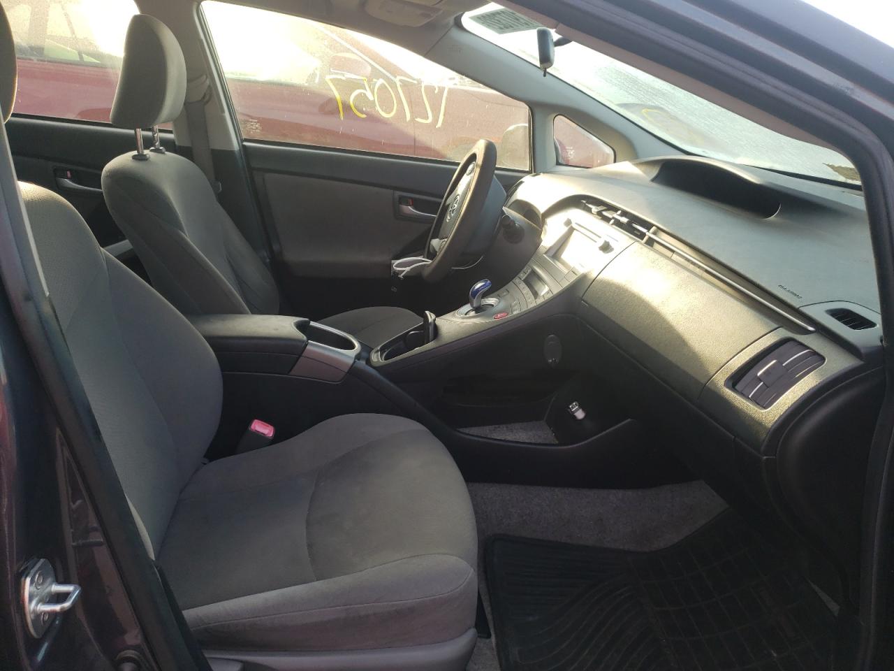Photo 5 from auction – 2013 TOYOTA PRIUS with VIN JTDKN3DU5D5631375