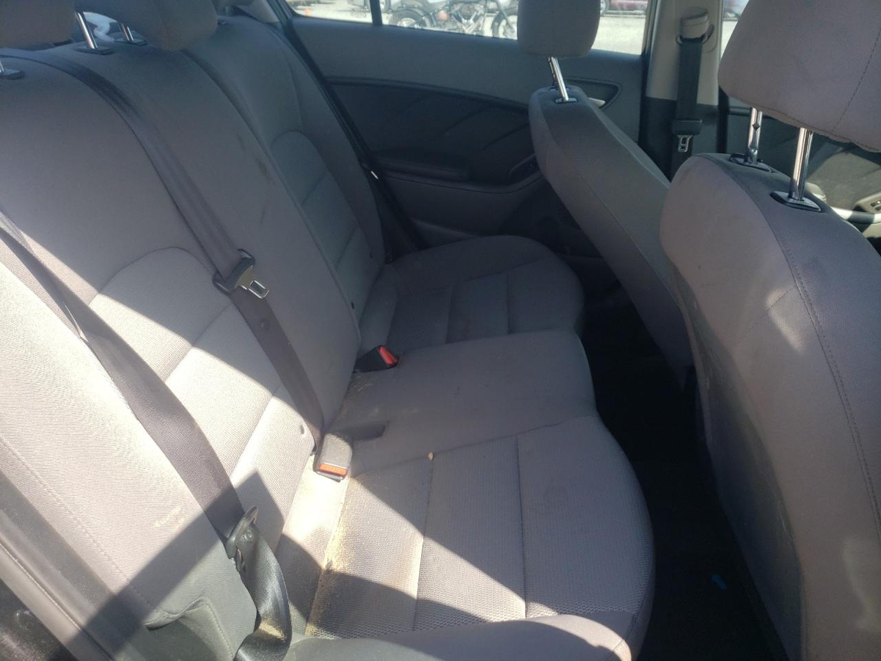 Photo 6 from auction – 2017 KIA FORTE LX with VIN 3KPFK4A74HE093891