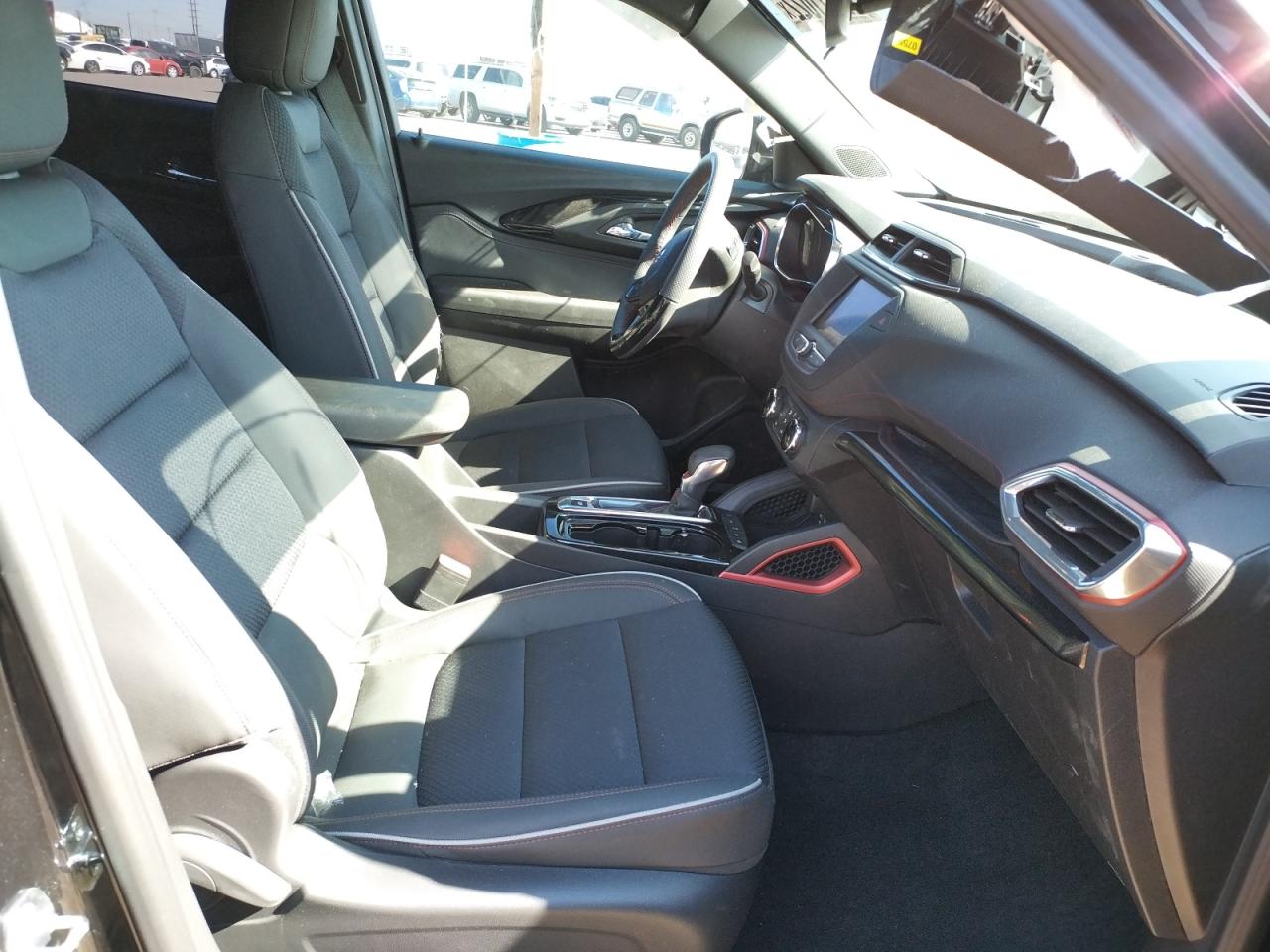 Photo 5 from auction – 2022 CHEVROLET TRAILBLAZE with VIN KL79MTSLXNB070652