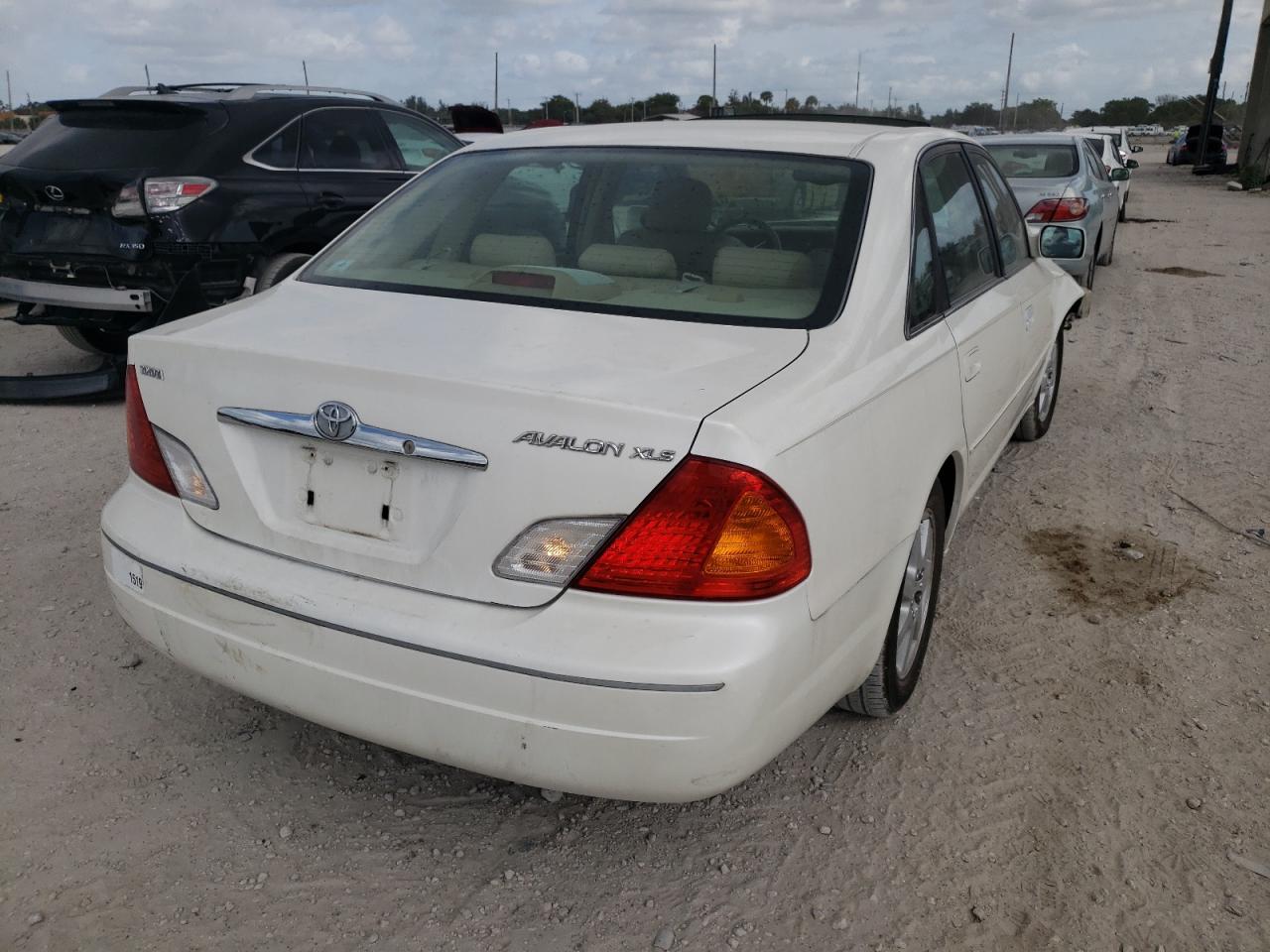 Photo 4 from auction – 2000 TOYOTA AVALON XL with VIN 4T1BF28B9YU015038