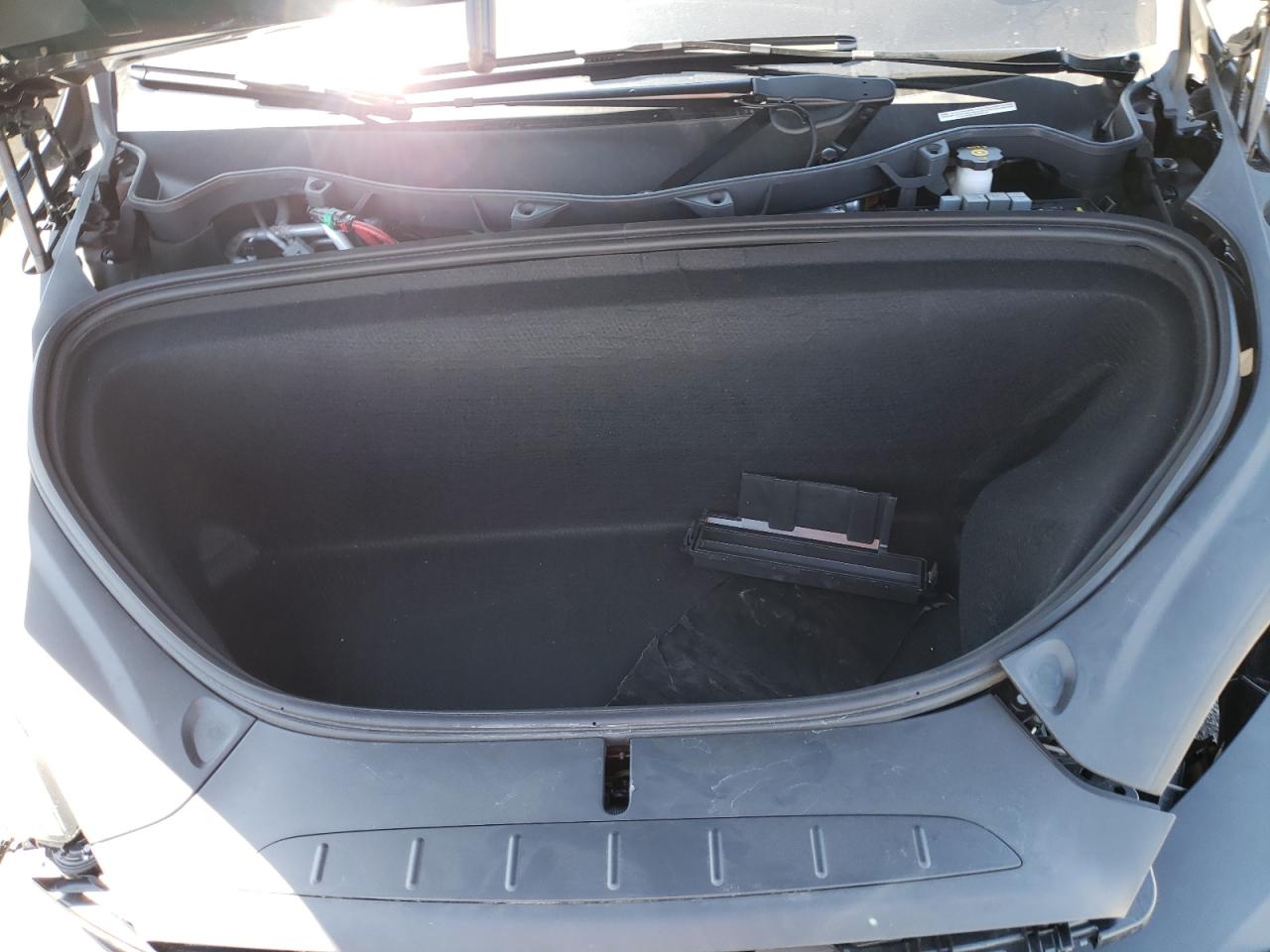 Photo 7 from auction – 2020 TESLA MODEL X with VIN 5YJXCAE29LF240904