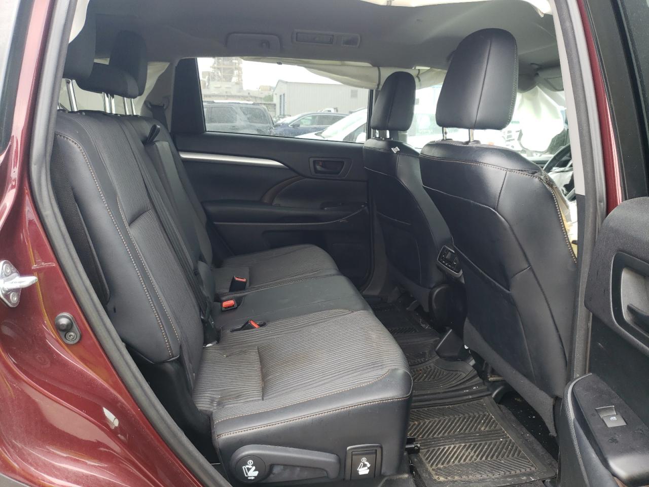 Photo 6 from auction – 2015 TOYOTA HIGHLANDER with VIN 5TDZKRFH9FS089737