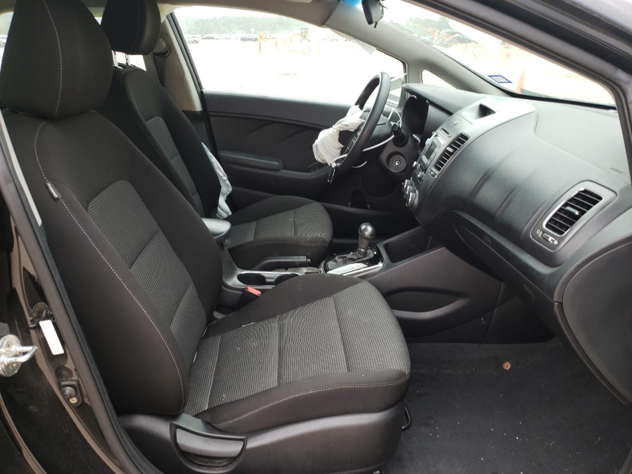 Photo 5 from auction – 2018 KIA FORTE LX with VIN 3KPFK4A73JE165265