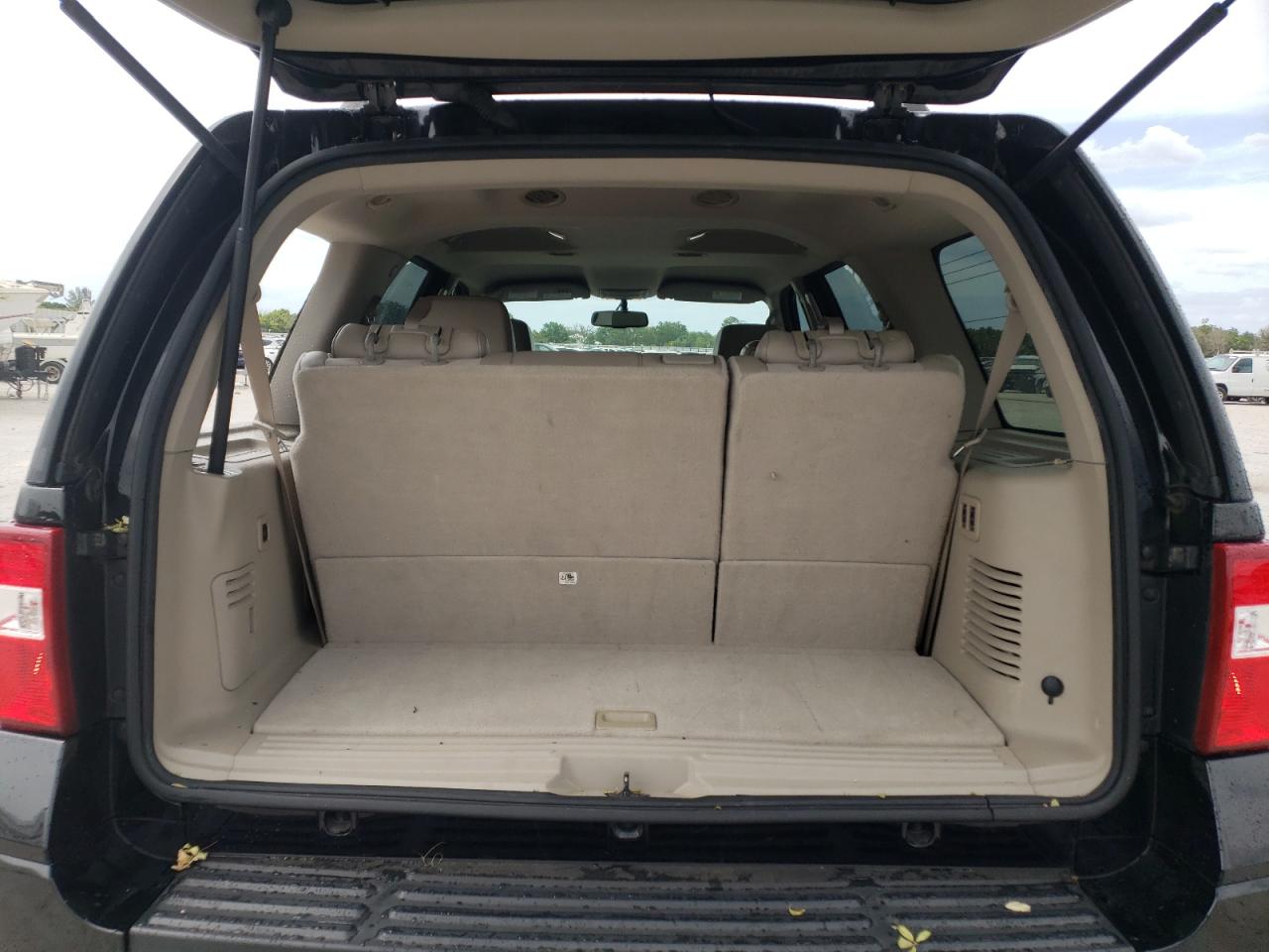 Photo 9 from auction – 2008 FORD EXPEDITION with VIN 1FMFU19598LA87017