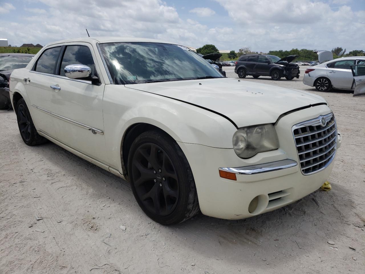 CHRYSLER 300C 2008 with VIN 2C3KA63H28H137849 - Photo from auction