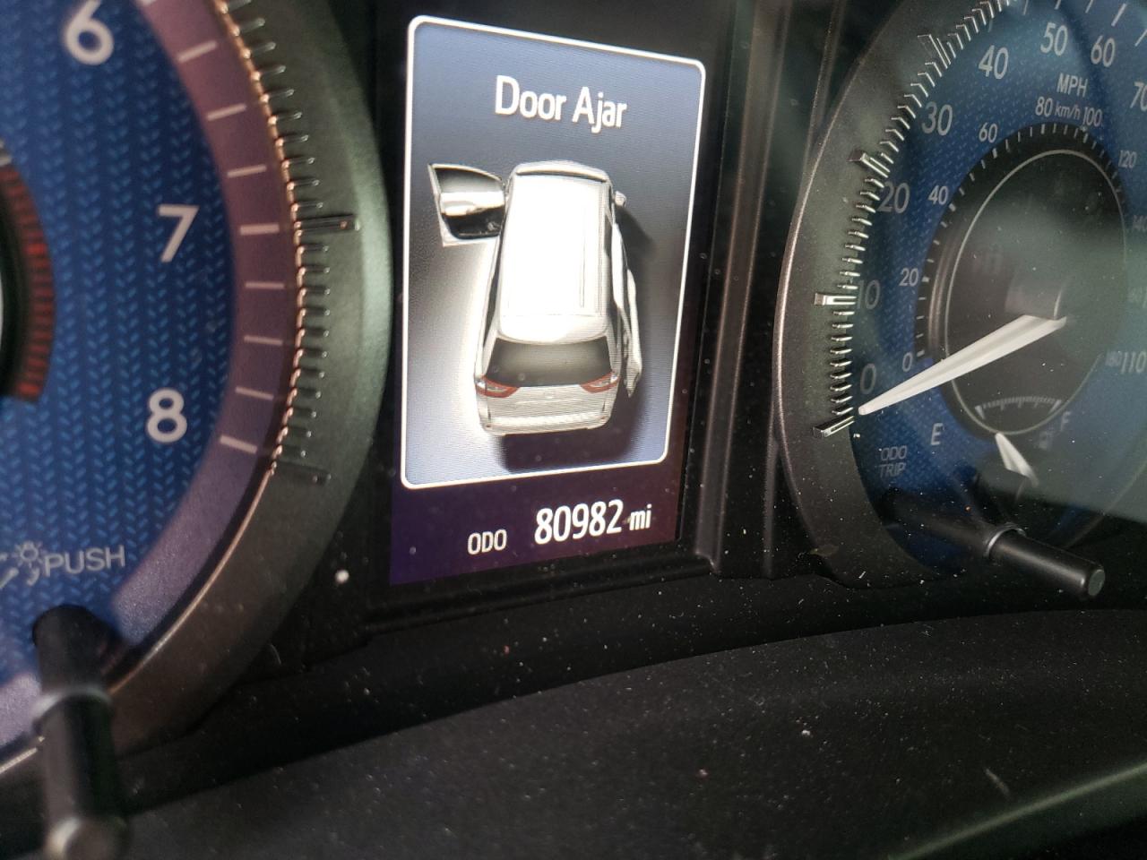 Photo 8 from auction – 2015 TOYOTA SIENNA XLE with VIN 5TDYK3DC1FS677633