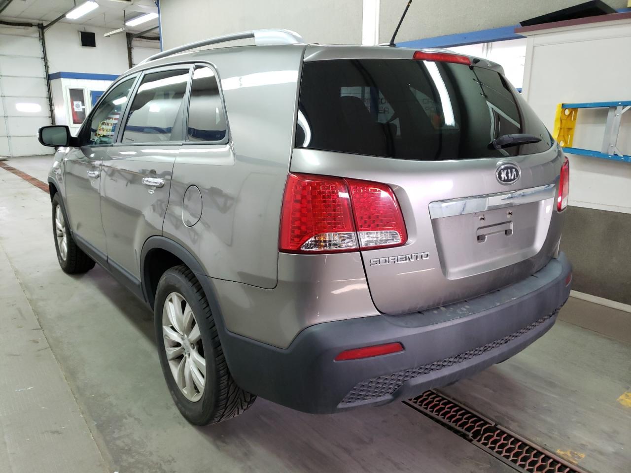 Photo 3 from auction – 2011 KIA SORENTO BA with VIN 5XYKT4A25BG049974