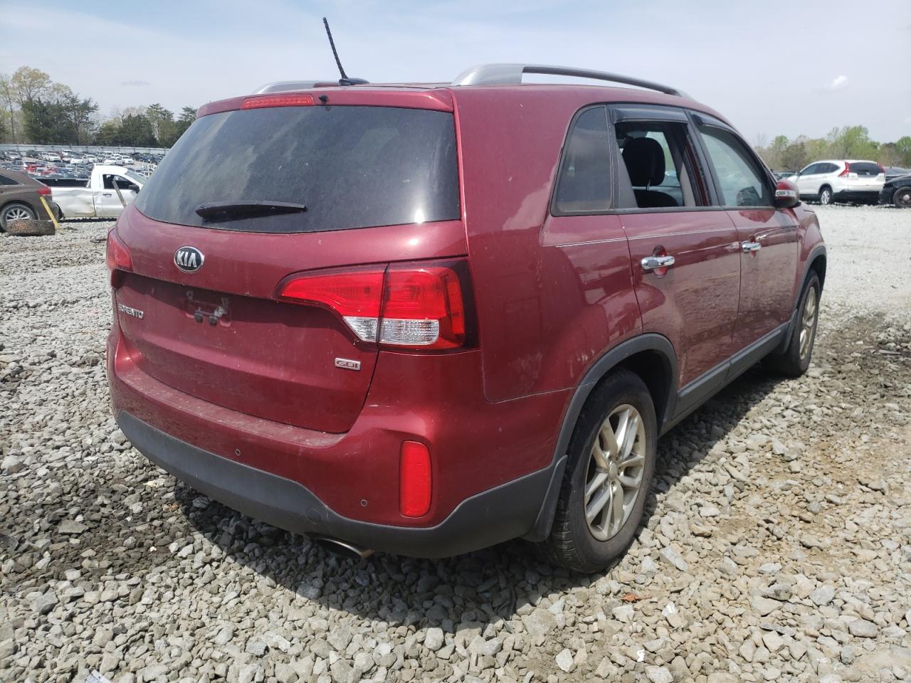 Photo 4 from auction – 2015 KIA SORENTO LX with VIN 5XYKT4A65FG652058