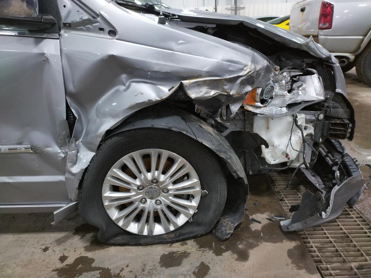 Photo 9 from auction – 2014 CHRYSLER TOWN & COU with VIN 2C4RC1GG0ER377867
