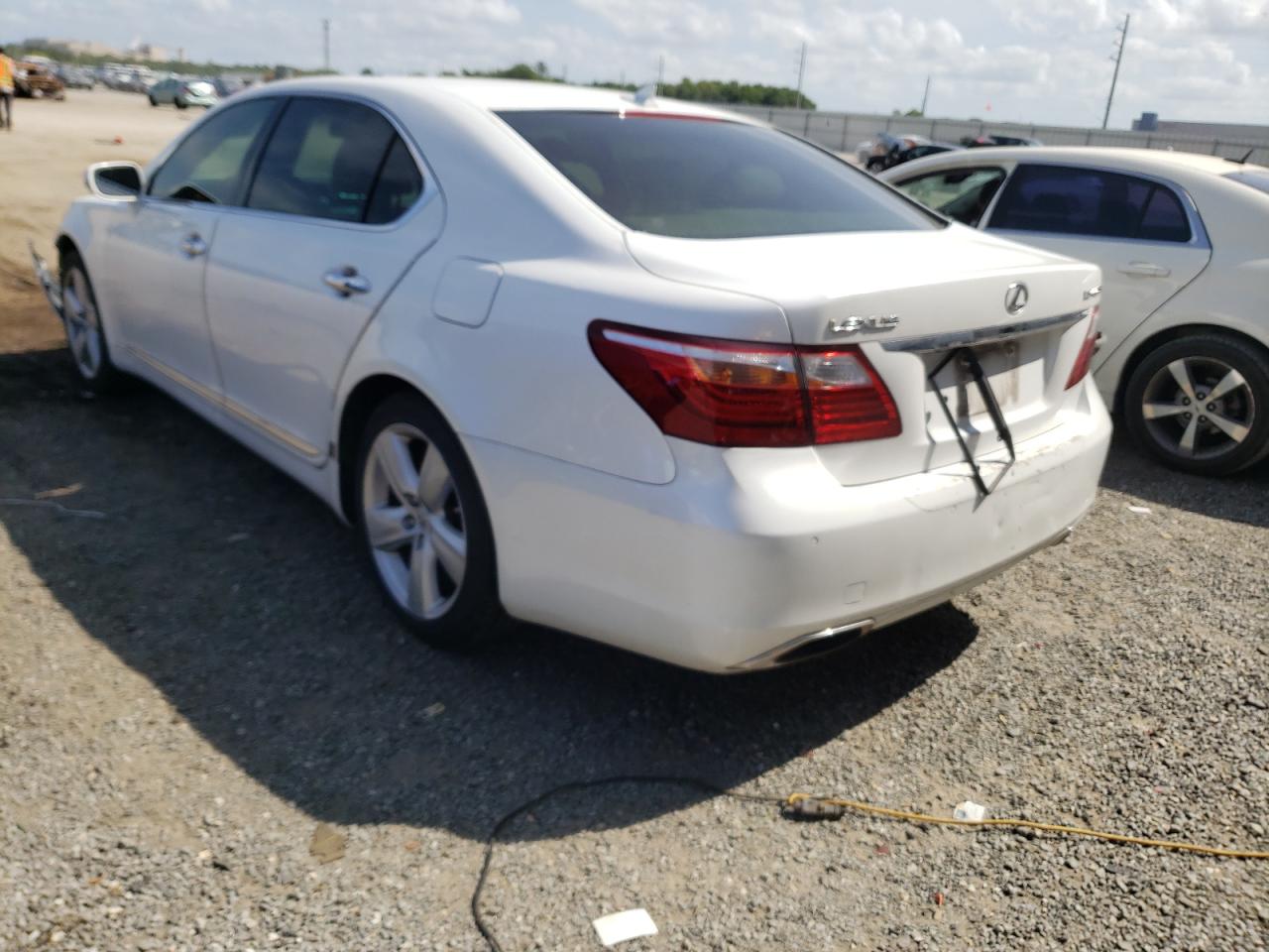 Photo 3 from auction – 2010 LEXUS LS 460L with VIN JTHGL5EF2A5041538