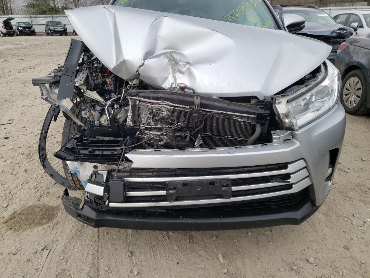 Photo 9 from auction – 2017 TOYOTA HIGHLANDER with VIN 5TDJGRFHXHS023585