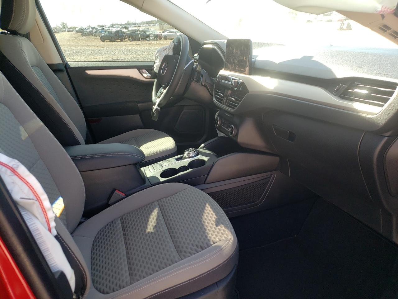Photo 5 from auction – 2020 FORD ESCAPE SE with VIN 1FMCU0G69LUC13887