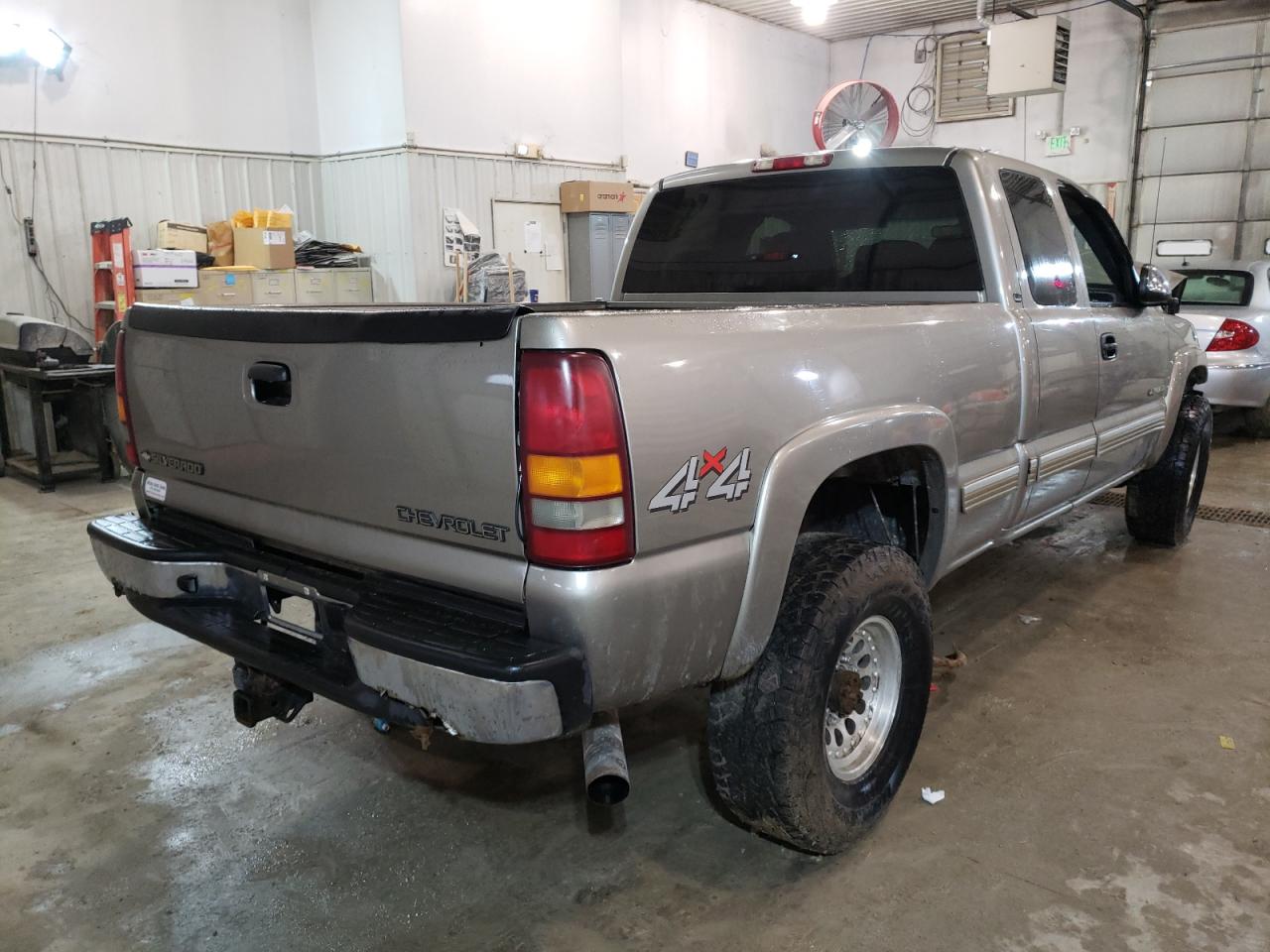 Photo 4 from auction – 2002 CHEVROLET SILVERADO with VIN 1GCHK29U02E277459
