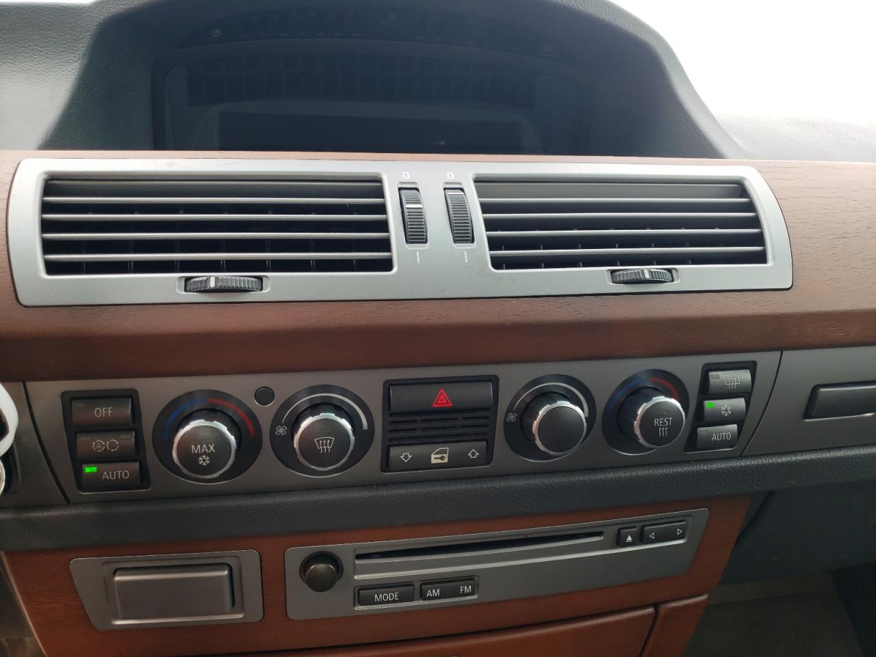 Photo 9 from auction – 2006 BMW 750 LI with VIN WBAHN83526DT39531