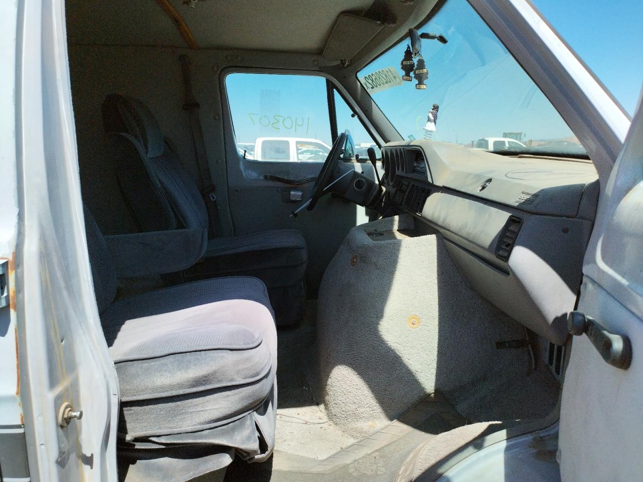 Photo 5 from auction – 1994 DODGE RAM VAN B1 with VIN 2B6GB11X8RK119330