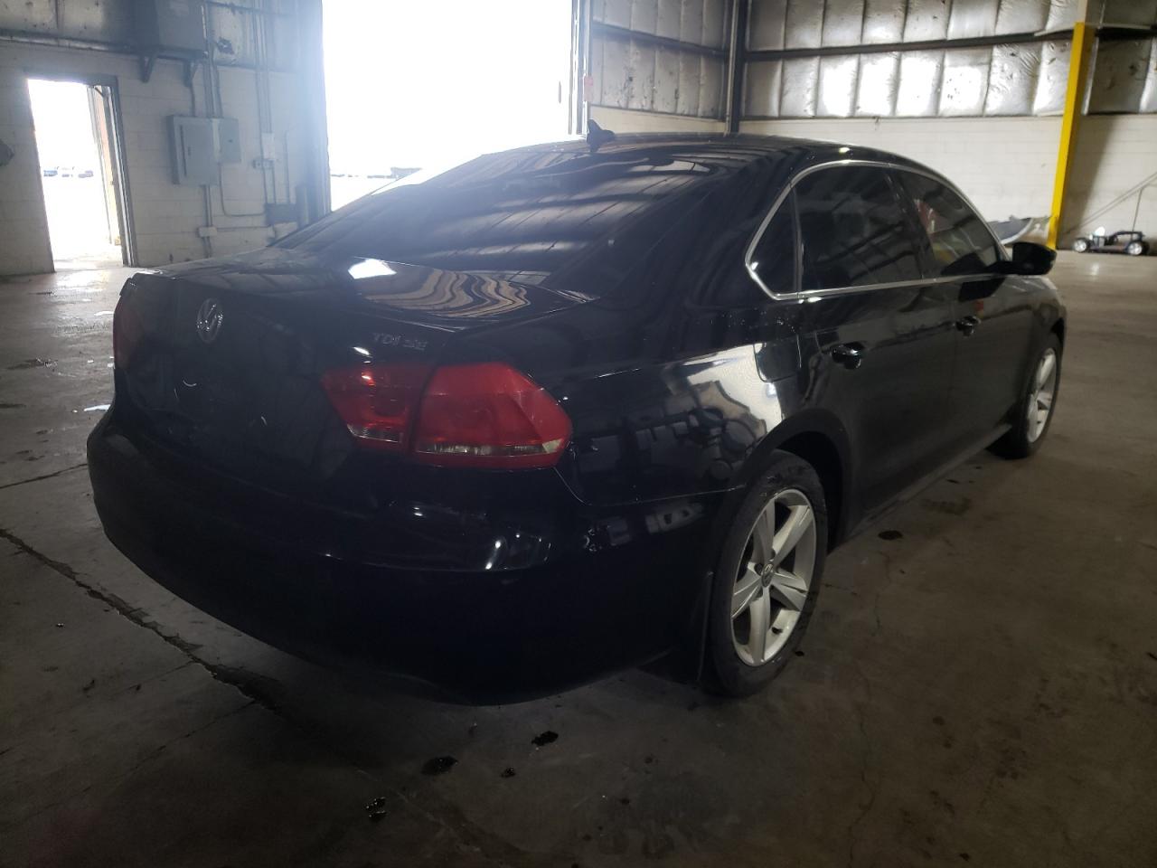 Photo 4 from auction – 2014 VOLKSWAGEN PASSAT SE with VIN 1VWBN7A36EC016105