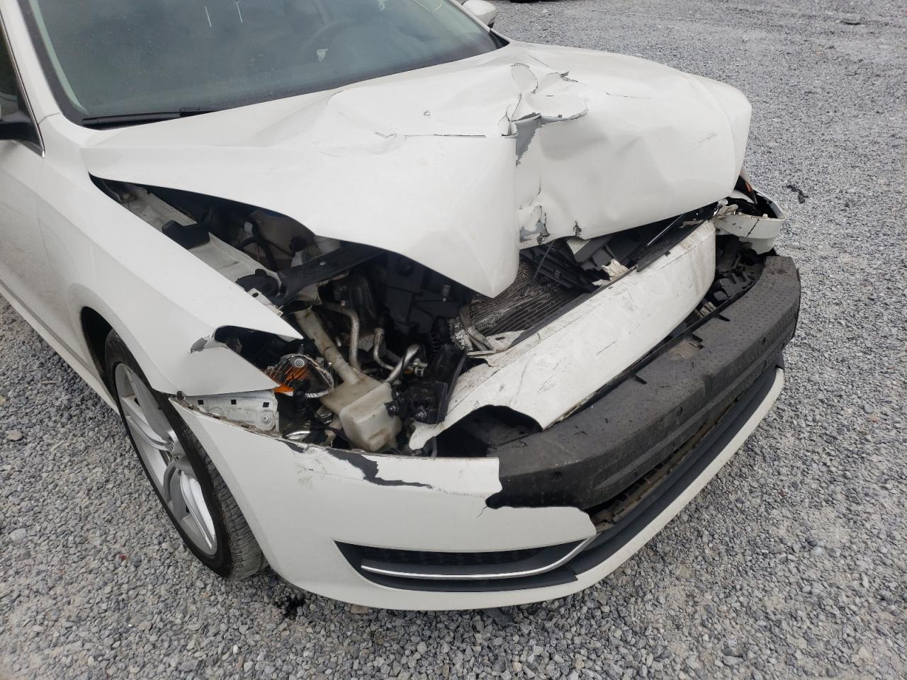 Photo 9 from auction – 2014 VOLKSWAGEN PASSAT SE with VIN 1VWBP7A37EC014714