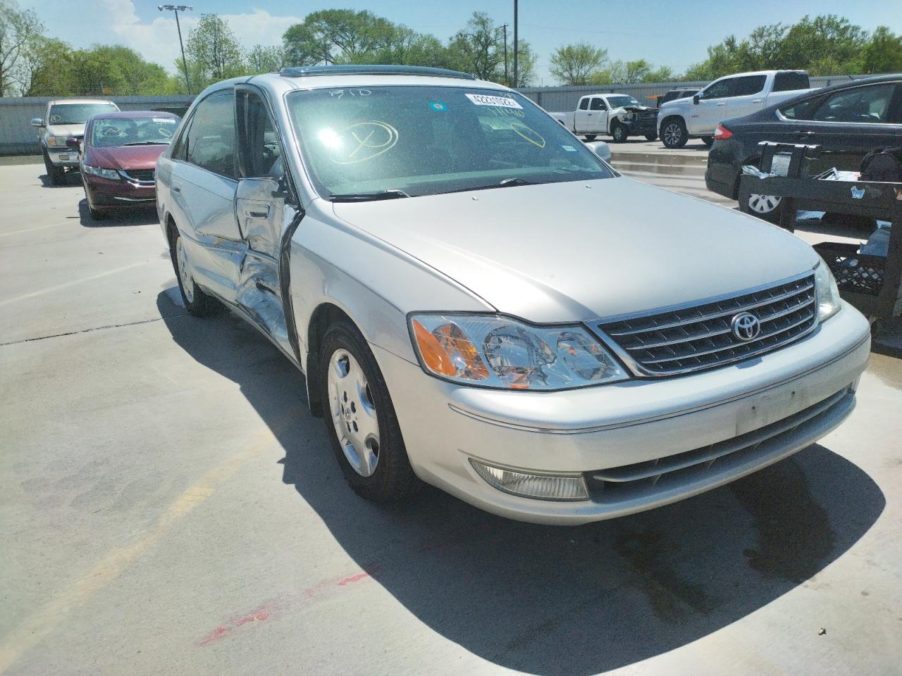TOYOTA AVALON XL 2004 with VIN 4T1BF28B54U371481 - Photo from auction