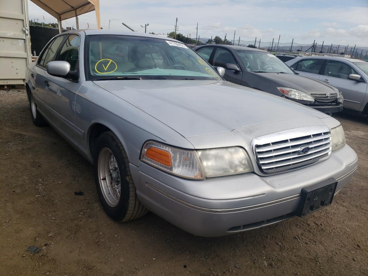 FORD CROWN VICT 2000 with VIN 2FAFP74W0YX177714 - Photo from auction