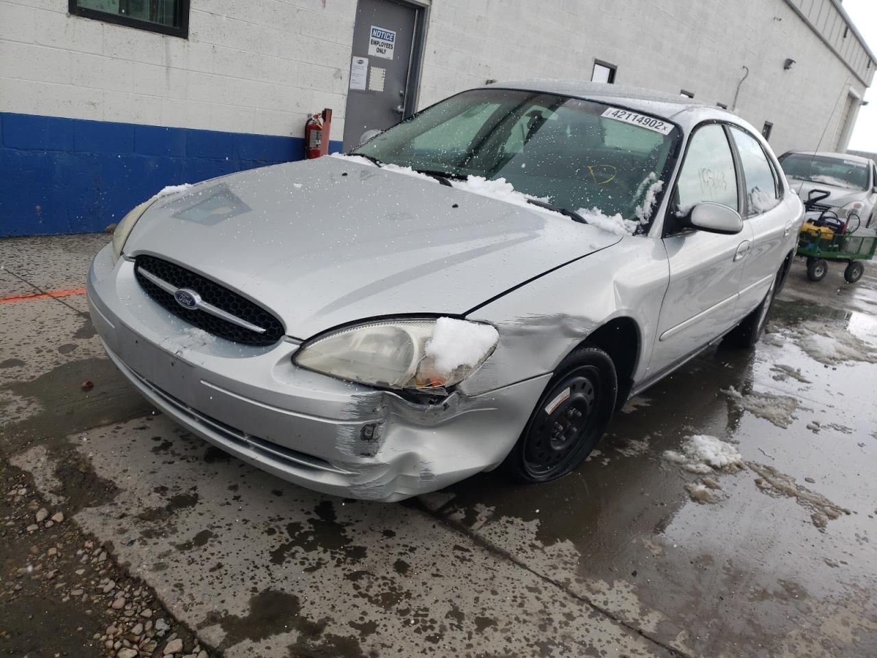Photo 2 from auction – 2000 FORD TAURUS SE with VIN 1FAFP53U3YA146664