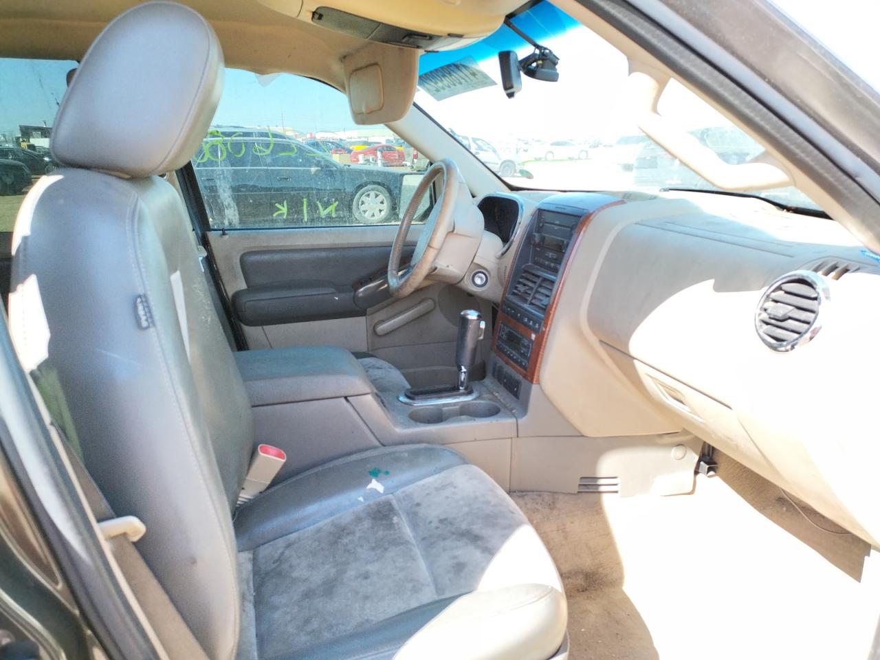 Photo 5 from auction – 2006 FORD EXPLORER E with VIN 1FMEU74E26ZA17665