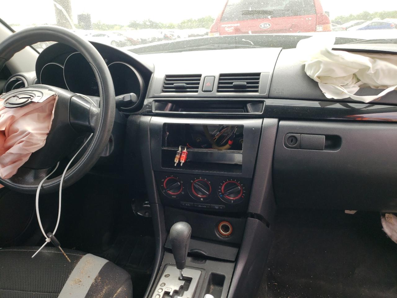 Photo 9 from auction – 2004 MAZDA 3 I with VIN JM1BK12F441140949