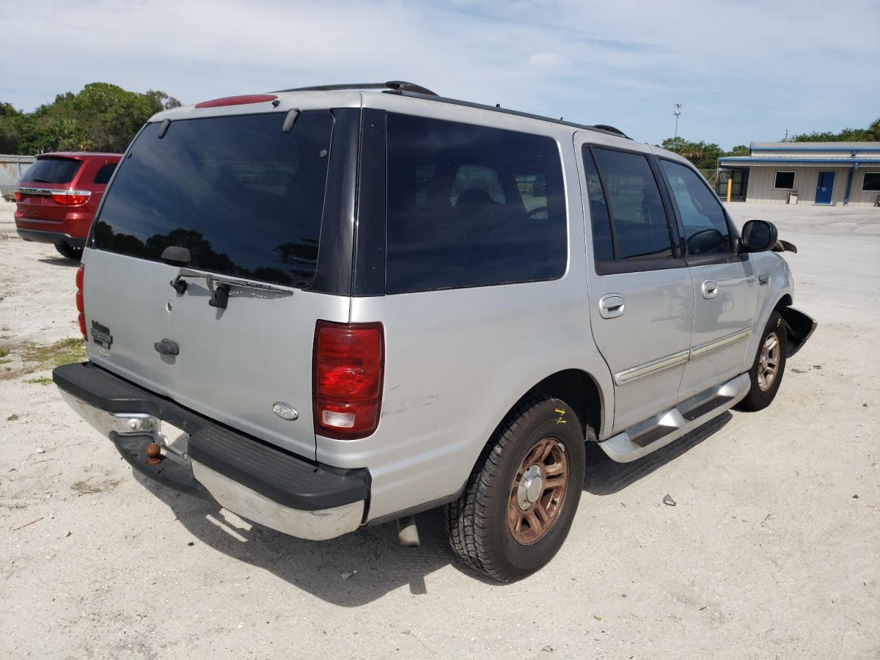 Photo 4 from auction – 2000 FORD EXPEDITION with VIN 1FMRU1562YLA83340