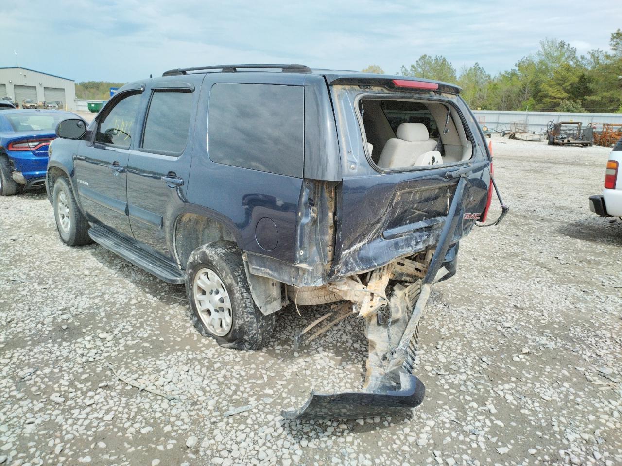 Photo 3 from auction – 2007 GMC YUKON with VIN 1GKFC13C07R260387