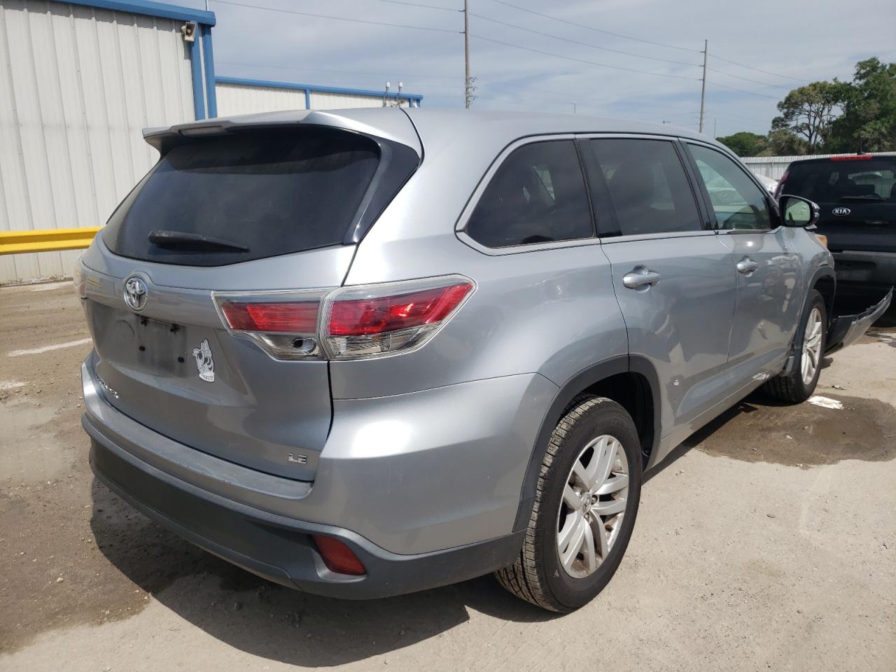 Photo 4 from auction – 2015 TOYOTA HIGHLANDER with VIN 5TDZARFH9FS010019