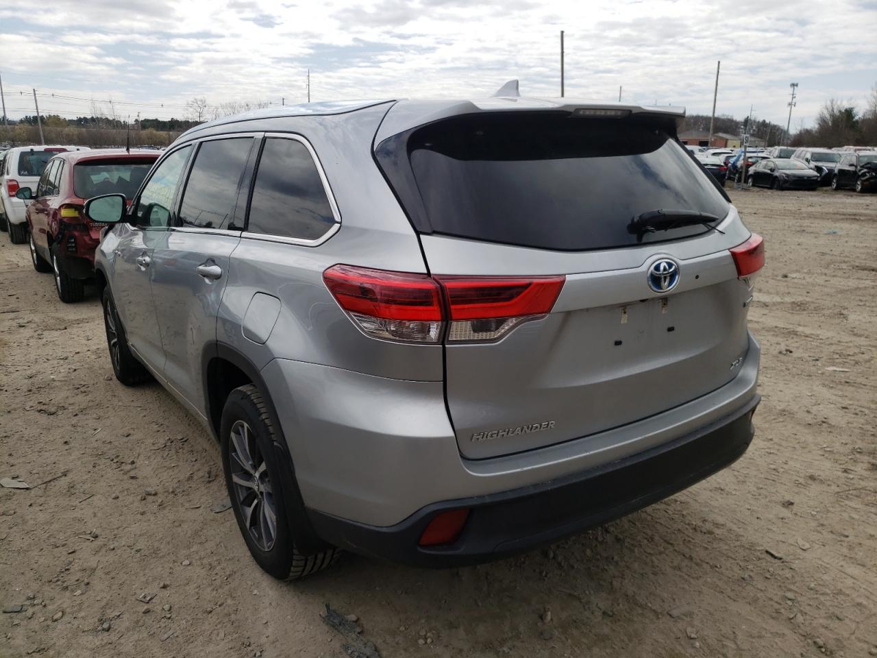 Photo 3 from auction – 2017 TOYOTA HIGHLANDER with VIN 5TDJGRFHXHS023585