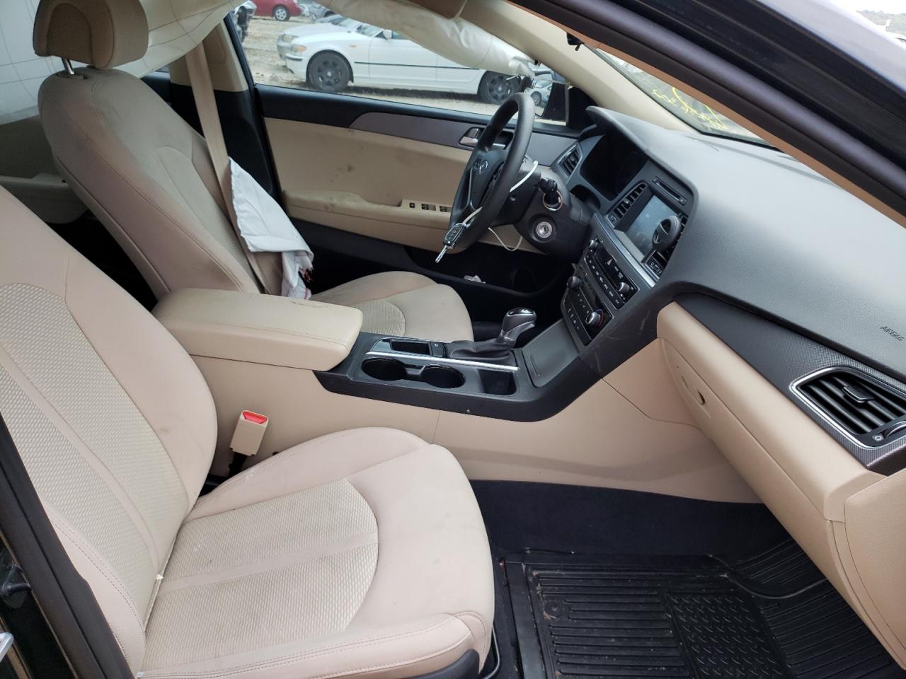 Photo 5 from auction – 2017 HYUNDAI SONATA SE with VIN 5NPE24AF2HH486691