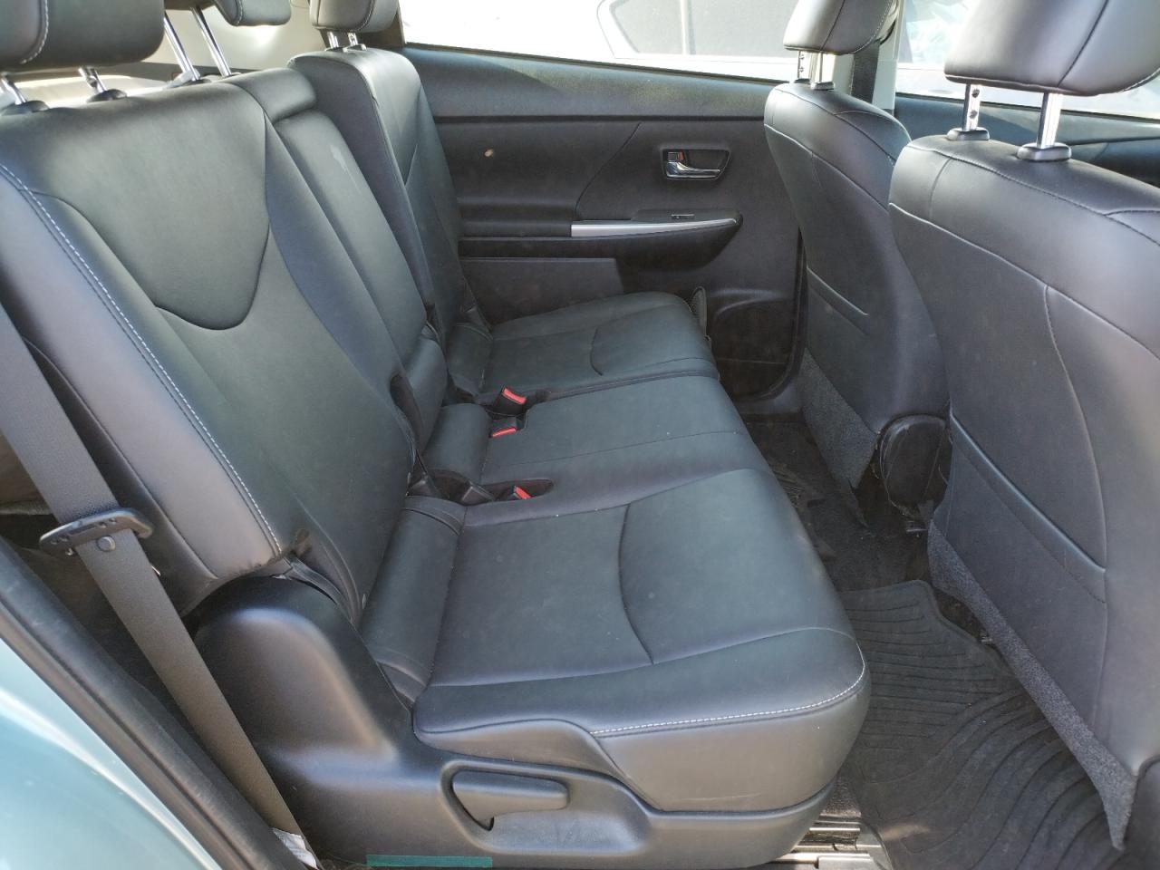 Photo 6 from auction – 2016 TOYOTA PRIUS V with VIN JTDZN3EU9GJ052771