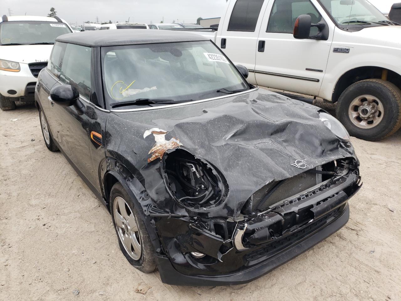 MINI COOPER 2019 with VIN WMWXP5C5XK2H95337 - Photo from auction