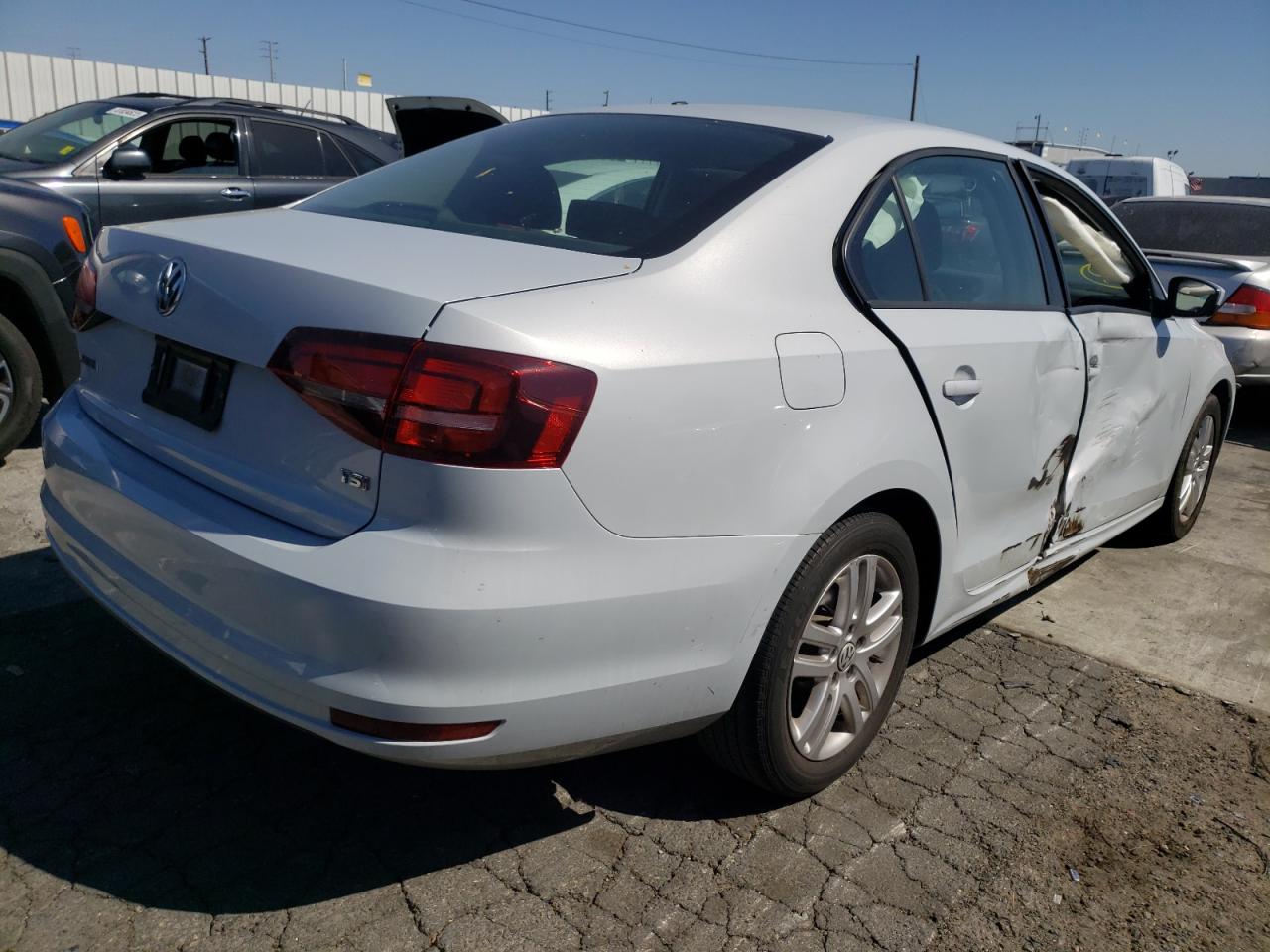 Photo 4 from auction – 2018 VOLKSWAGEN JETTA S with VIN 3VW2B7AJ2JM258955