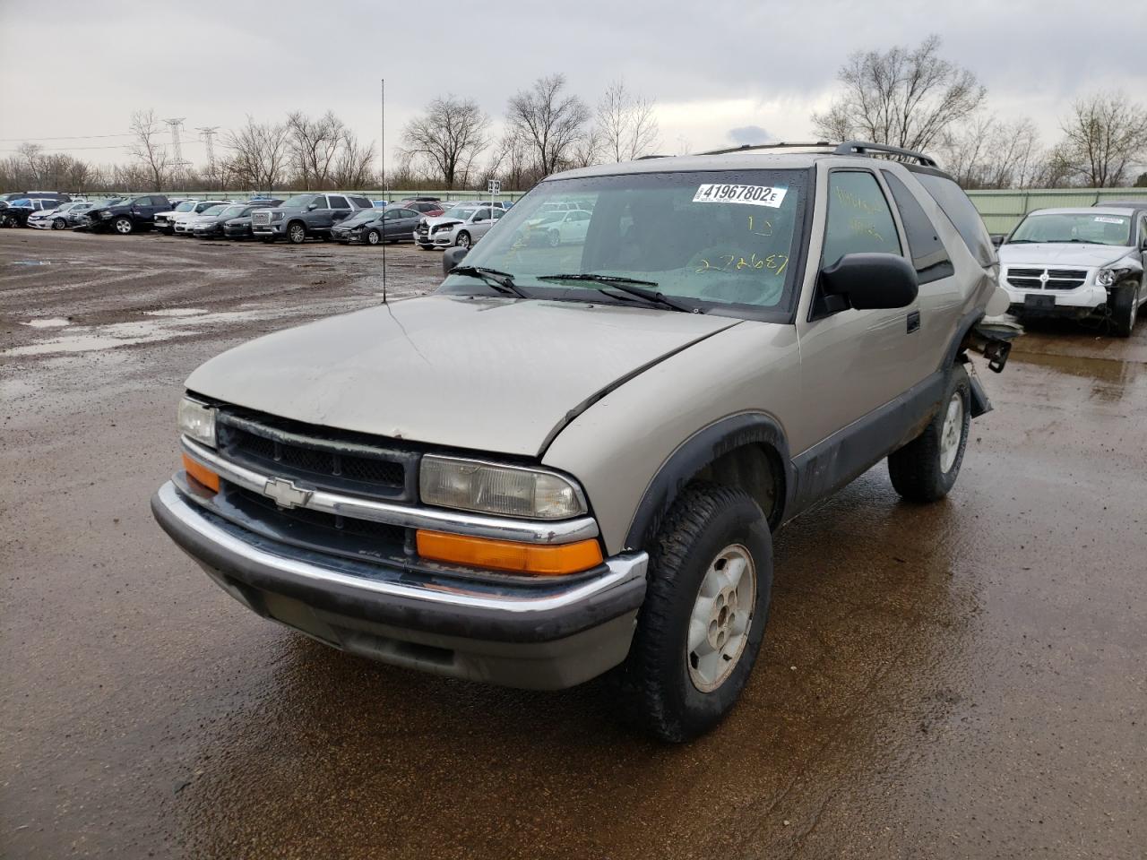 Photo 2 from auction – 2000 CHEVROLET BLAZER with VIN 1GNCT18W2YK272687