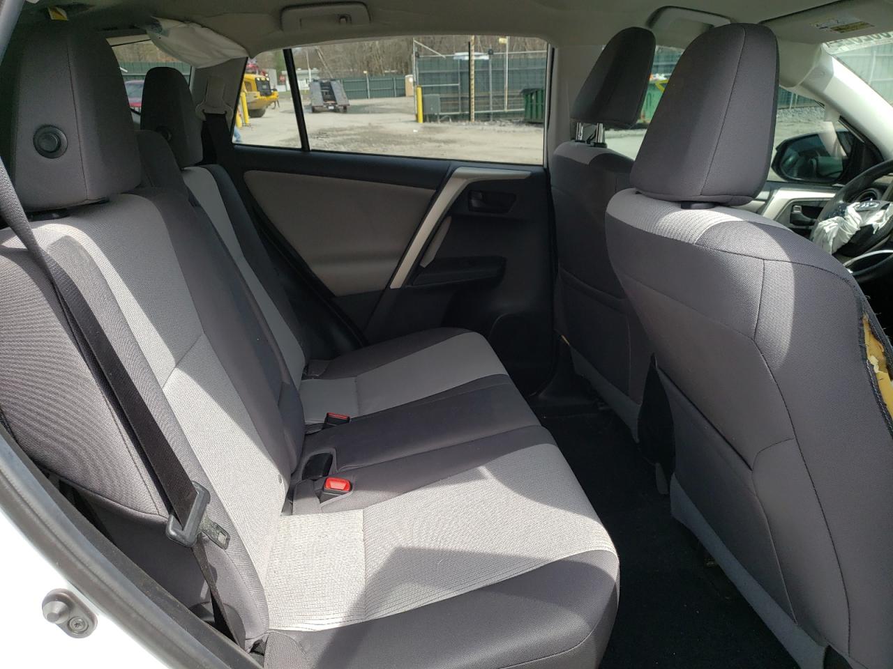 Photo 6 from auction – 2015 TOYOTA RAV4 LE with VIN 2T3BFREV1FW299969