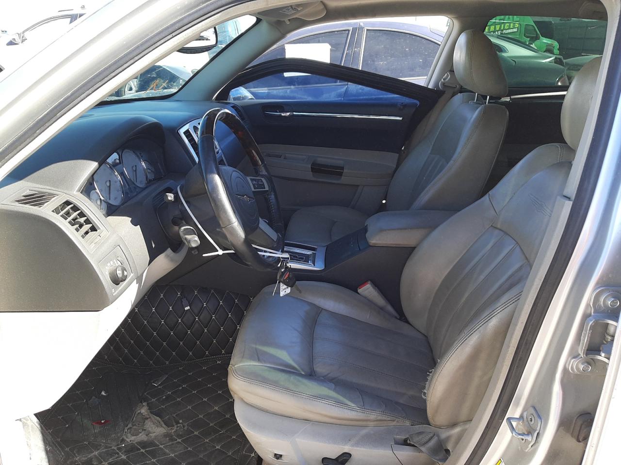 Photo 5 from auction – 2007 CHRYSLER 300C with VIN 2C3KA63H37H898159