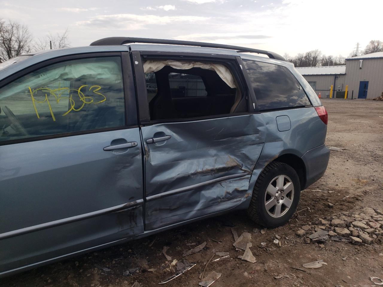 Photo 9 from auction – 2005 TOYOTA SIENNA CE with VIN 5TDZA23C55S240509
